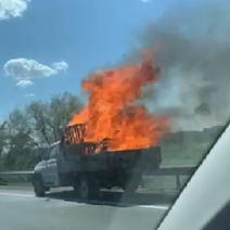 В Оренбурге на объездной дороге загорелся УАЗ