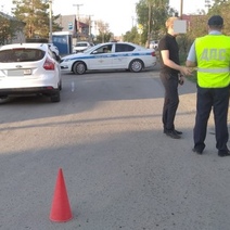 Сотрясение мозга и перелом ключицы: в Орске под колеса авто попала школьница