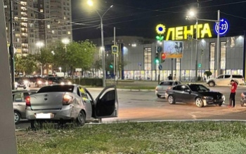 В Оренбурге не разъехались BMW и Lada Granta