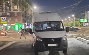 В Орске под колеса автомобиля Газель попала 19-летняя девушка