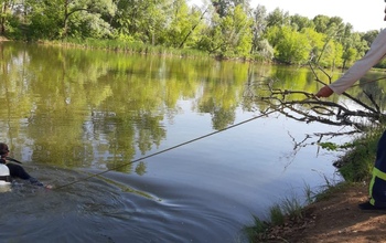 В Илекском районе мужчину унесло течением, его ищут водолазы