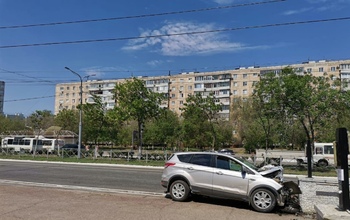 В Оренбурге водитель едва не угробил 13-летнего пассажира, въехав в бетонный борт подземки