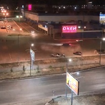 Чудеса на виражах выписывают мажоры на парковке и дороге у ТРЦ «КИТ»