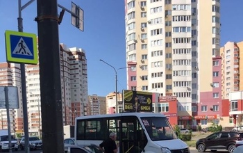 На переходе в Оренбурге, где насмерть сбили девушку, снова произошло ДТП
