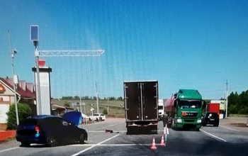 В Оренбуржье дорогу не поделили водители Kia и большегруза