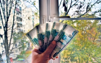 Пенсионерка из Оренбурга выкинула в окно 80 000 рублей