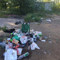 Жители Новотроицка в шоке от мусора возле водоемов