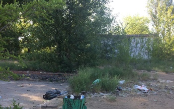 Жители Новотроицка в шоке от мусора возле водоемов