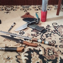 В Новотроицке задержали владельца целого арсенала холодного оружия