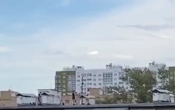 В Оренбурге дети устроили опасные игры на крыше дома