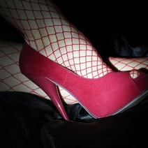 Электромонтер из Орска потратил 300 000 рублей на несуществующих девочек легкого поведения