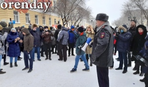 Матери из Оренбурга вынесли предупреждение за участие дочери в митинге Навального
