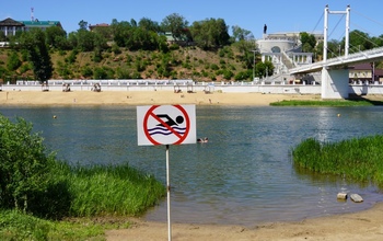 Оренбуржцы вновь​ отделались предупреждением за купание​ в запрещенных местах