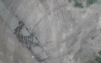 В Оренбурге горе-водители разбили тротуар на улице Заречной