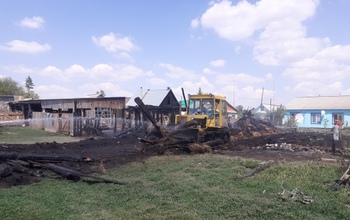 Под Бузулуком огонь с горевших сараев и бани чуть было не перекинулся на жилые дома