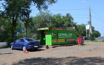В Оренбурге демонтировать вендинговую заправку чиновники приехали без документов