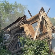 Оренбуржцы жалуются, что при разборе аварийного дома рушат другие постройки