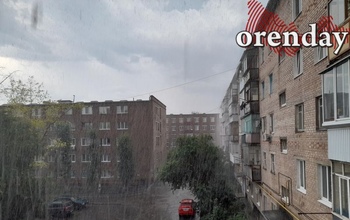 Оренбург охладили пыльная буря и обильный дождь