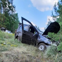 В Оренбуржье из-за лопнувшего колеса перевернулся 