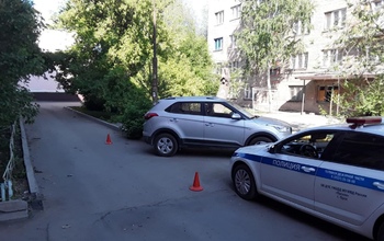 В Орске неизвестные водители повредили чужие автомобили и скрылись с места ДТП