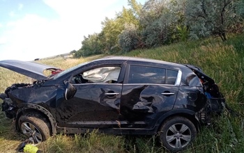 В Октябрьском районе опрокинулась КИА: водитель и пассажир пострадали