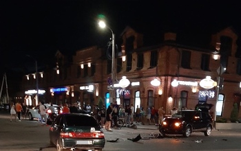 В Бузулуке после ДТП машина вылетела на тротуар, четверо пешеходов пострадали