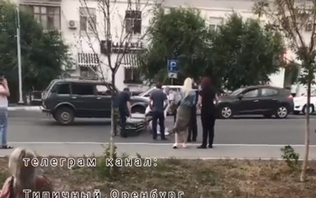 В Оренбурге водитель автомобиля Niva сбил девушку на пешеходном переходе