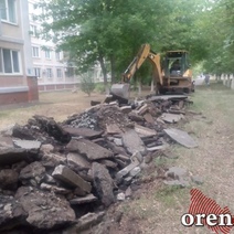 Оренбуржцы шокированы тем, как дорожники рушат нормальный тротуар