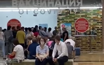 Оренбуржцы рискуют заразиться в очереди на вакцинацию