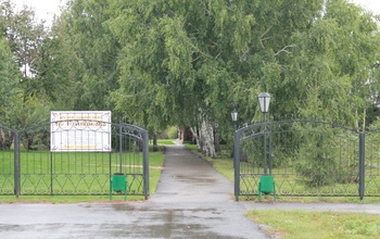 В усадьбе Аксаковых из-за аварийных деревьев ограничили доступ в парк