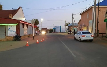 В Акбулаке подросток на мопеде протаранил здание