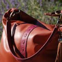 Оренбуржец вытащил сумку с деньгами из авто, припаркованного у пляжа