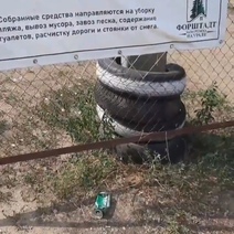 Припарковаться у пляжа Форштадт в Оренбурге невозможно из-за шлагбаумов, блоков и растяжек