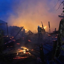 Причиной крупного пожара в Пономаревском районе стал разряд молнии