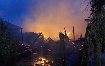 Причиной крупного пожара в Пономаревском районе стал разряд молнии