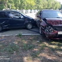 В Оренбурге на улице Самолетной столкнулись три авто: есть пострадавшие