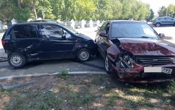 В Оренбурге на улице Самолетной столкнулись три авто: есть пострадавшие