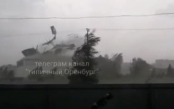 В Новоорске ураган снес крышу школы