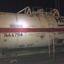 В Оренбуржье трех девочек-подростков ударило током на крыше вагона-цистерны (18+)