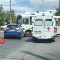В Оренбурге легковушка столкнулась с пассажирским ПАЗом