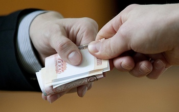 В Оренбуржье гражданин Узбекистана предлагал гаишнику 11 тысяч рублей за непрохождение теста на алкоголь