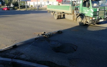 В Оренбурге на пересечении улиц Терешковой и Орской провалился асфальт
