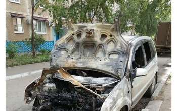 В Оренбурге на улице Ноябрьской сгорел автомобиль
