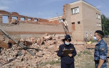В Оренбуржье аварийное здание бассейна аграрного колледжа снесут только после суда