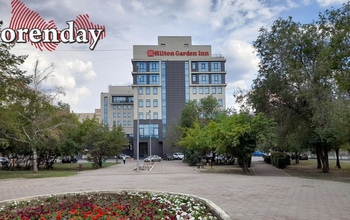 Пешеходную дорожку возле отеля 