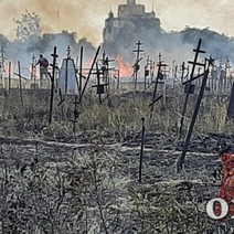 В Оренбурге на проспекте Победы полыхало кладбище