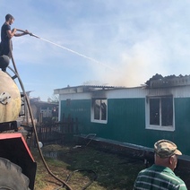 В Бузулукском районе полыхал жилой дом
