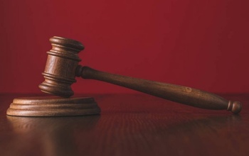 Сотрудника колонии из Оренбурга оштрафовали на 200 000 рублей за взятки от осужденных