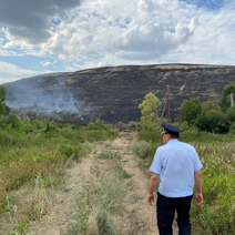 В Абдулинском горокруге из-за неисправности авто загорелась сухая трава