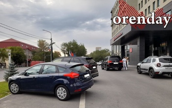 В ГИБДД игнорируют нарушение парковки возле отеля «Hilton Garden Inn Orenburg»
